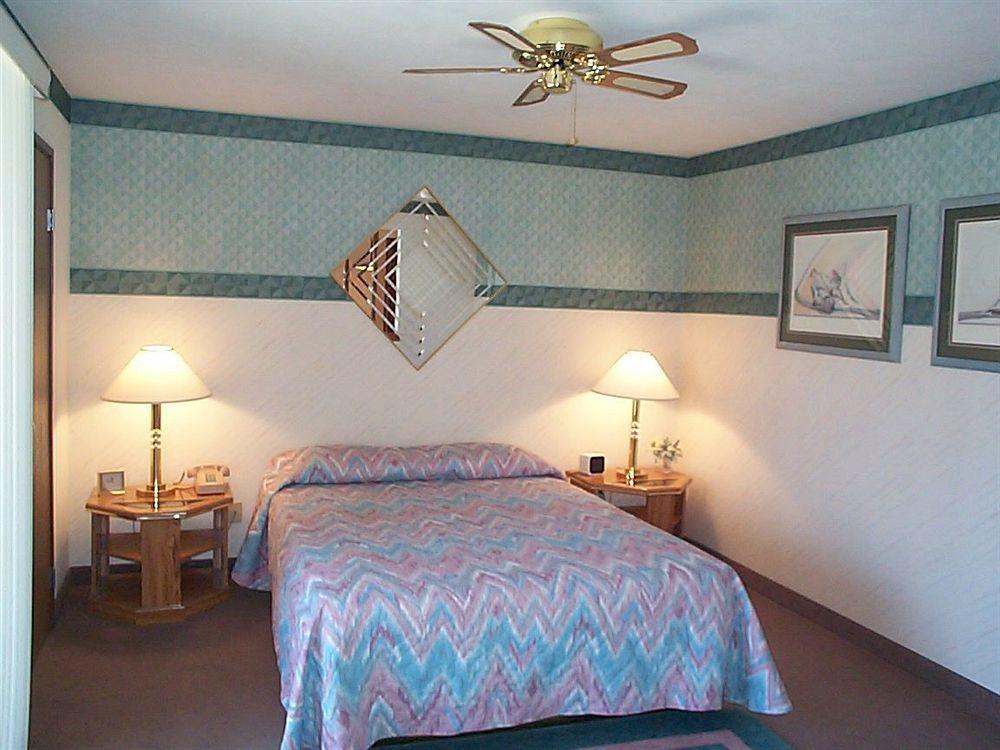 Mcgovern'S Motel And Suites Sun Prairie Екстериор снимка